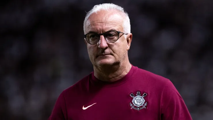 Dorival Junior técnico do Corinthians durante partida contra o Sport no estádio Ilha do Retiro pelo campeonato Brasileiro A 2025. Foto: Rafael Vieira/AGIF