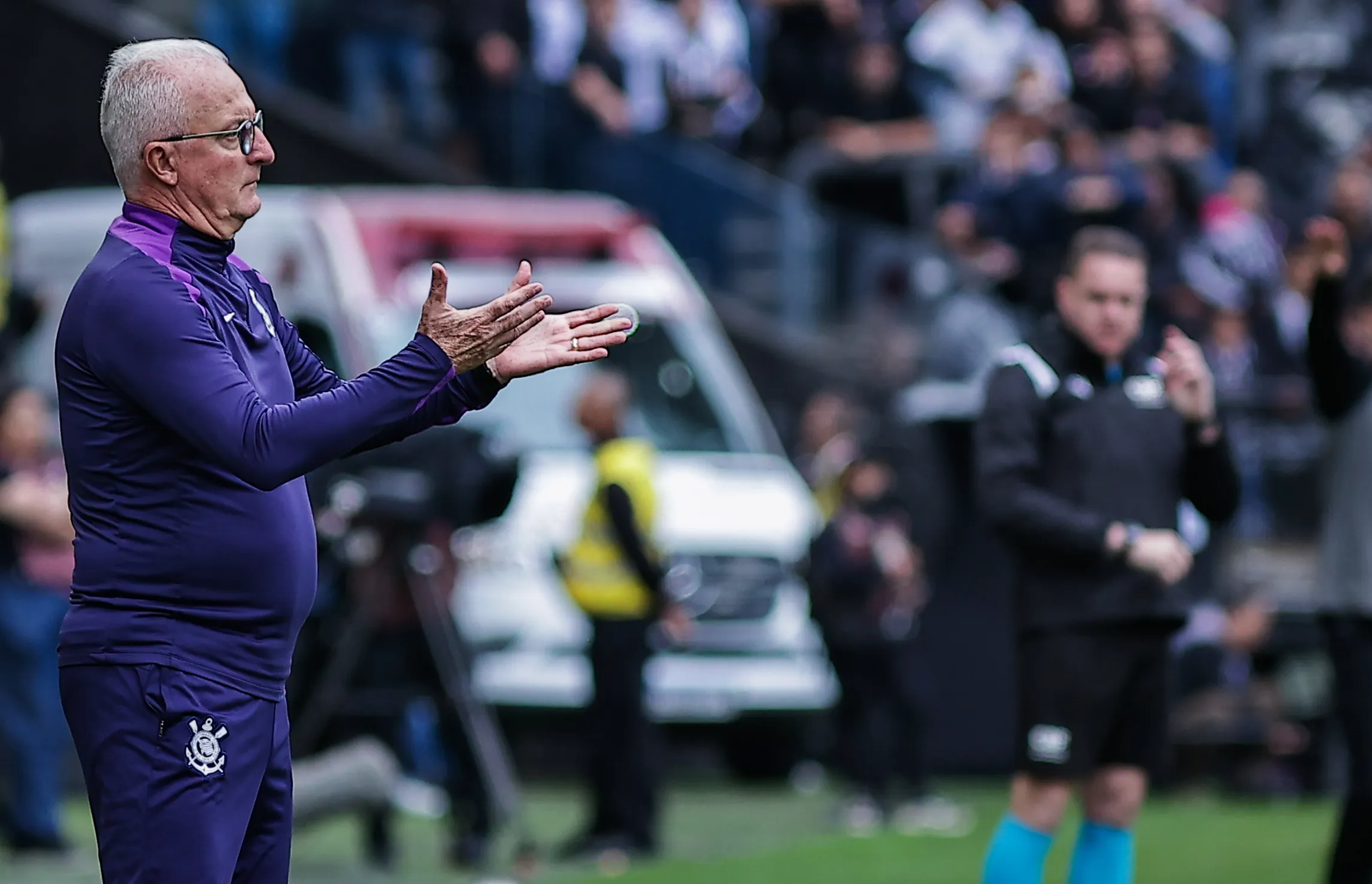 SP – SAO PAULO – 09/11/2025 – BRASILEIRO A 2025, CORINTHIANS X CEARA – Dorival Jr. tecnico do Corinthians durante partida contra o Ceara no estadio Arena Corinthians pelo campeonato Brasileiro A 2025. Foto: Fabio Giannelli/AGIF