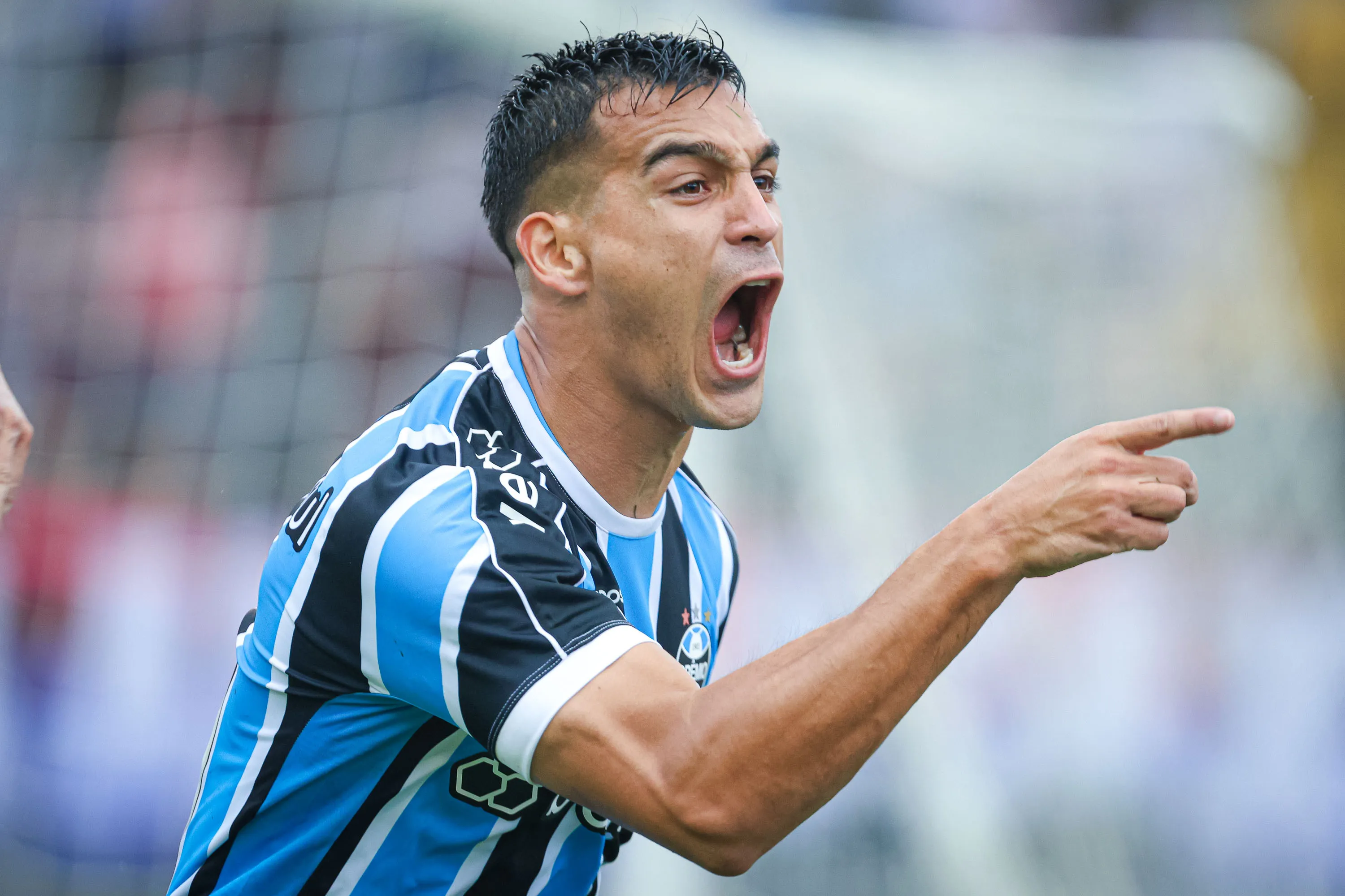 RS – CAXIAS DO SUL – 16/03/2024 – GAUCHO 2024, CAXIAS X GREMIO – Franco Cristaldo jogador do Gremio comemora seu gol durante partida contra o Caxias no estadio Centenario pelo campeonato Gaucho 2024. Foto: Maxi Franzoi/AGIF