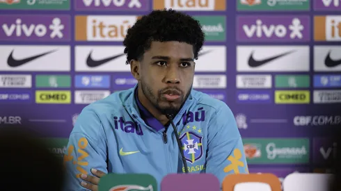 Andrey Santos em entrevista coletiva pela Seleção Brasileira. Foto: Rafael Ribeiro / CBF
