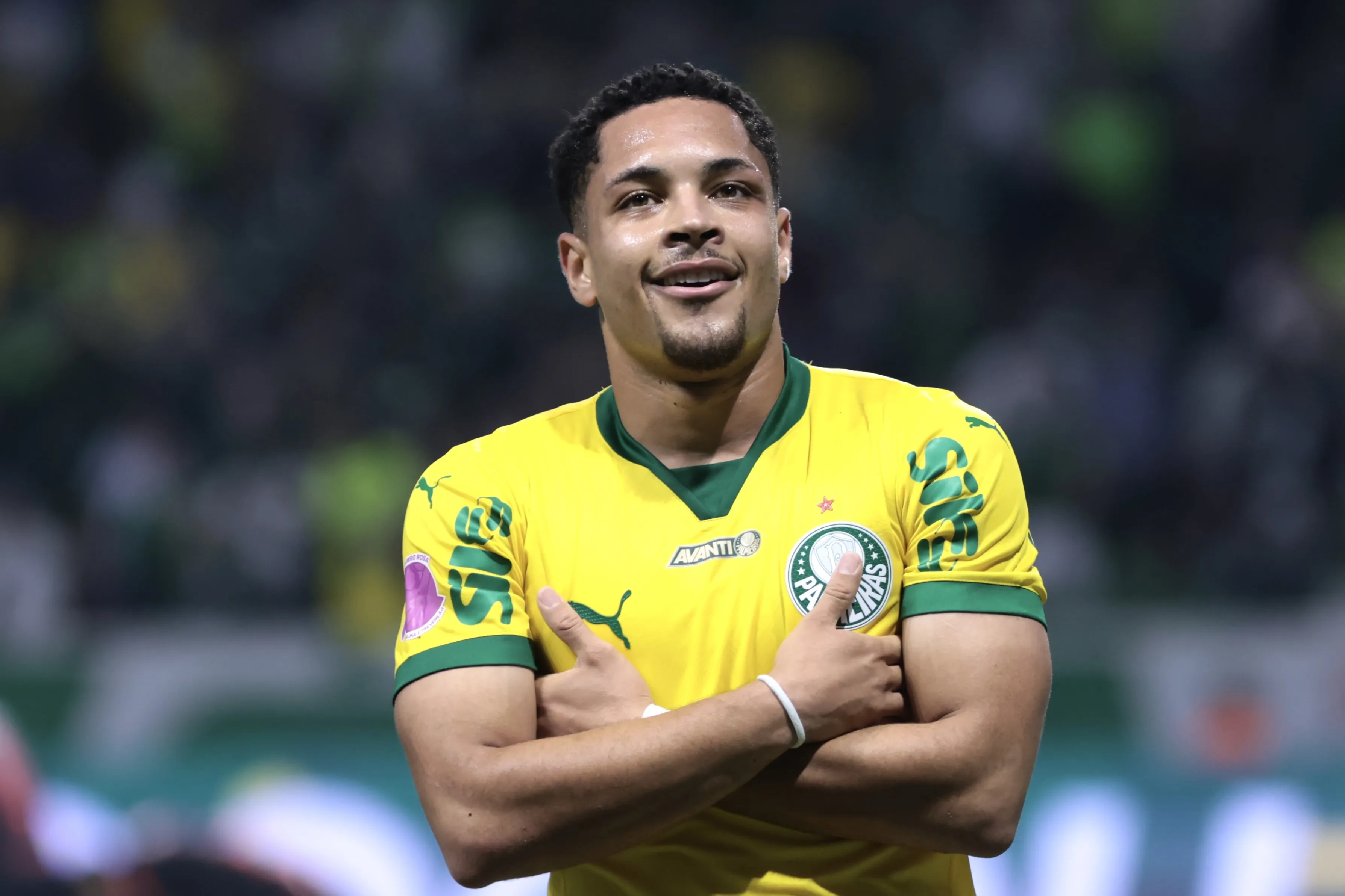 Vitor Roque jogador do Palmeiras comemora seu gol durante partida contra o Bragantino no estadio Arena Allianz Parque pelo campeonato Brasileiro A 2025. Foto: Marcello Zambrana/AGIF