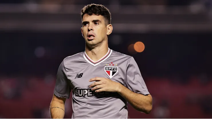 Oscar segue internado.