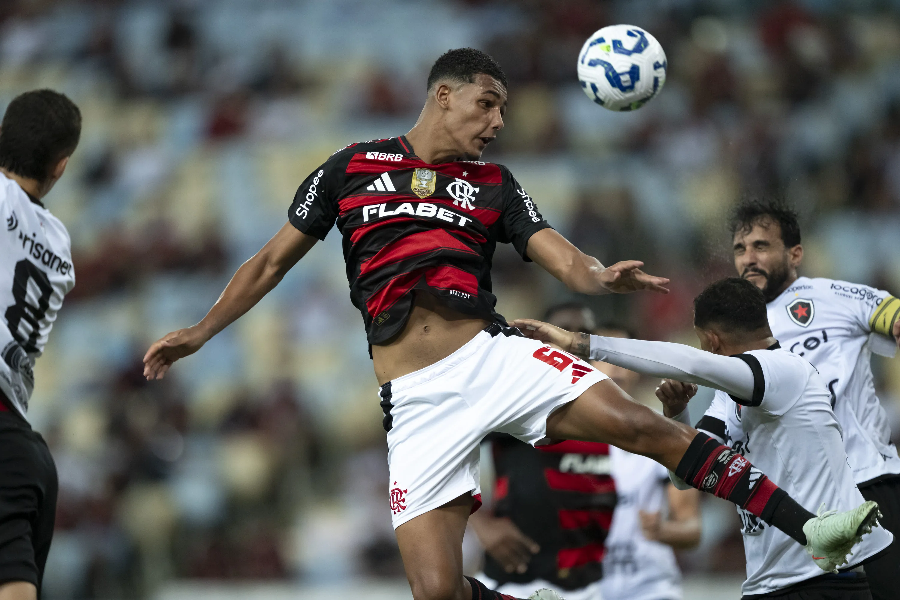 Joao Victor jogador do Flamengo durante partida contra o Botafogo-PB no estadio Maracana pelo campeonato Copa Do Brasil 2025. Foto: Jorge Rodrigues/AGIF