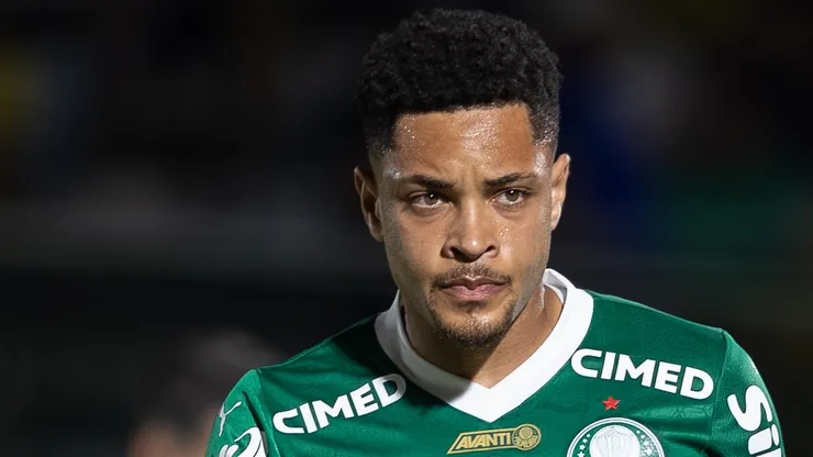 Vitor Roque jogador do Palmeiras lamenta durante partida contra o Mirassol no estadio Jose Maria de Campos Maia pelo campeonato Brasileiro A 2025. Foto: Joisel Amaral/AGIF