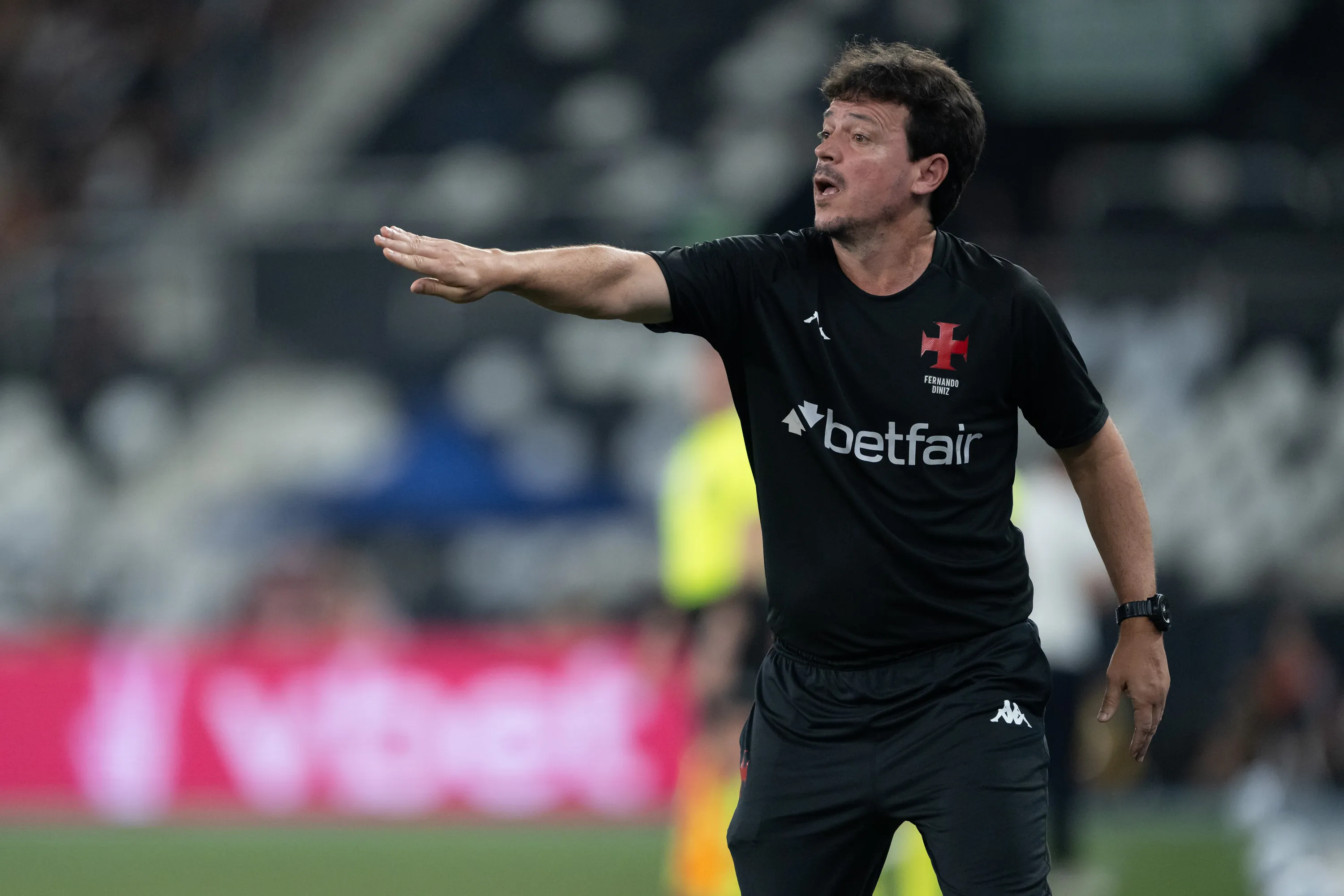 Fernando Diniz, técnico do Vasco durante partida contra o Botafogo – Foto: Jorge Rodrigues/AGIF