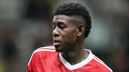 Vitão continua no Internacional.