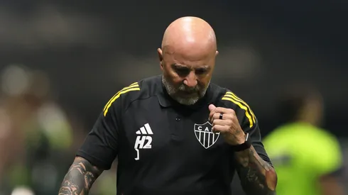 Jorge Sampaoli tecnico do Atletico-MG durante partida contra o Fortaleza no estadio Arena MRV pelo campeonato Brasileiro A 2025. Foto: Gilson Lobo/AGIF