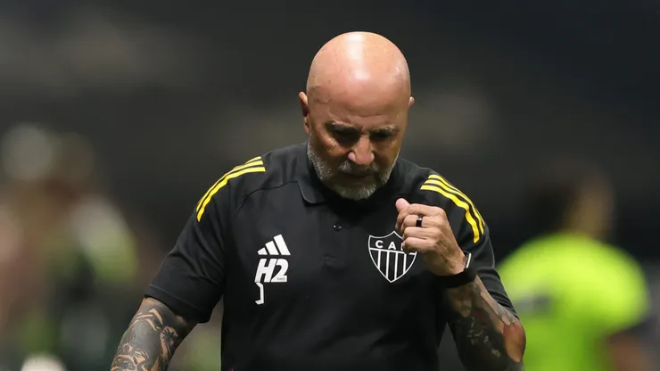 Jorge Sampaoli tecnico do Atletico-MG durante partida contra o Fortaleza no estadio Arena MRV pelo campeonato Brasileiro A 2025. Foto: Gilson Lobo/AGIF