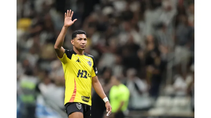 Rony jogador do Atletico-MG durante aquecimento antes da partida contra o Fortaleza no estadio Arena MRV pelo campeonato Brasileiro A 2025. Foto: Gilson Lobo/AGIF