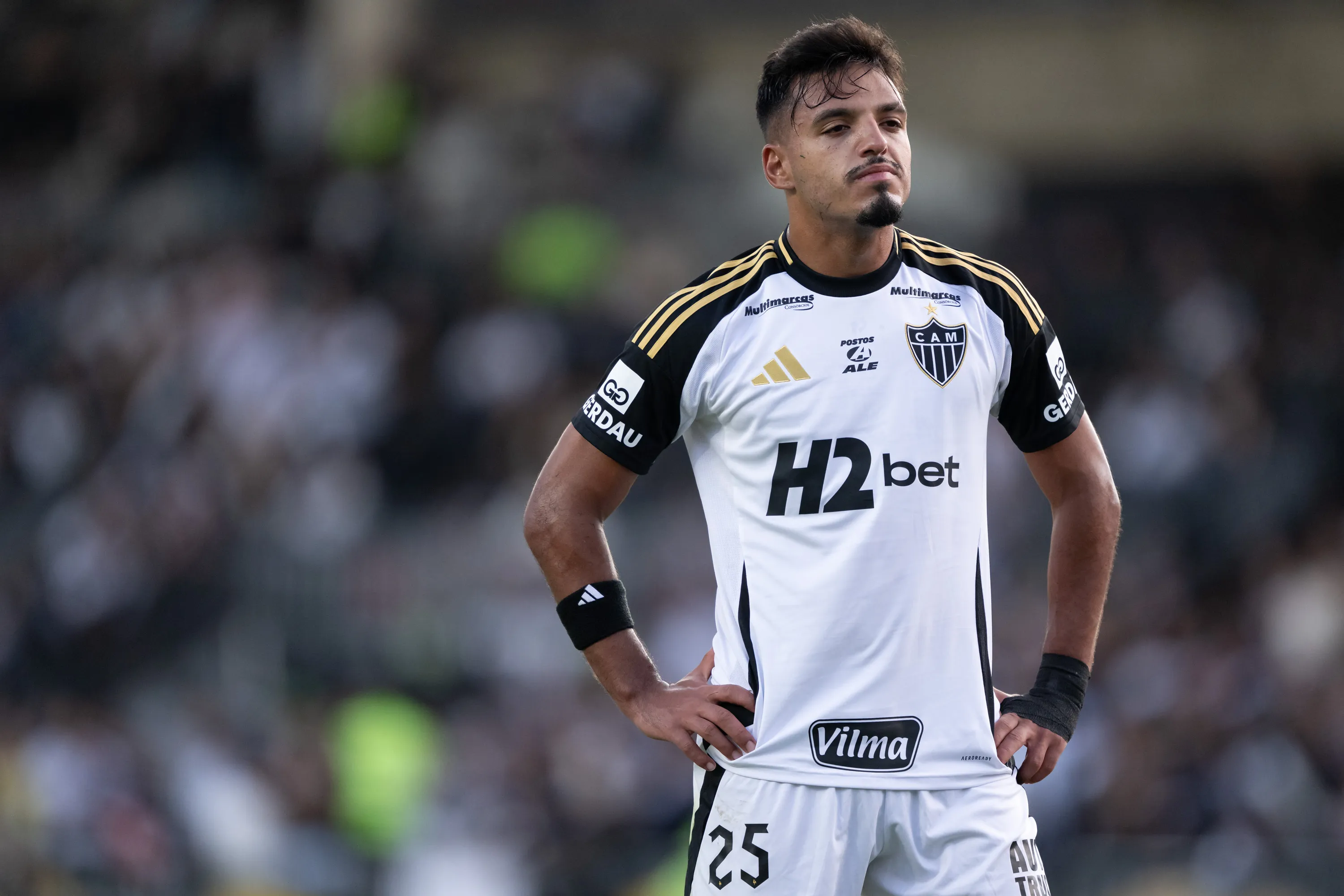 RJ – RIO DE JANEIRO – 10/08/2025 – BRASILEIRO A 2025, VASCO X ATLETICO-MG – Gabriel Menino jogador do Atletico-MG durante partida contra o Vasco no estadio Sao Januario pelo campeonato Brasileiro A 2025. Foto: Jorge Rodrigues/AGIF