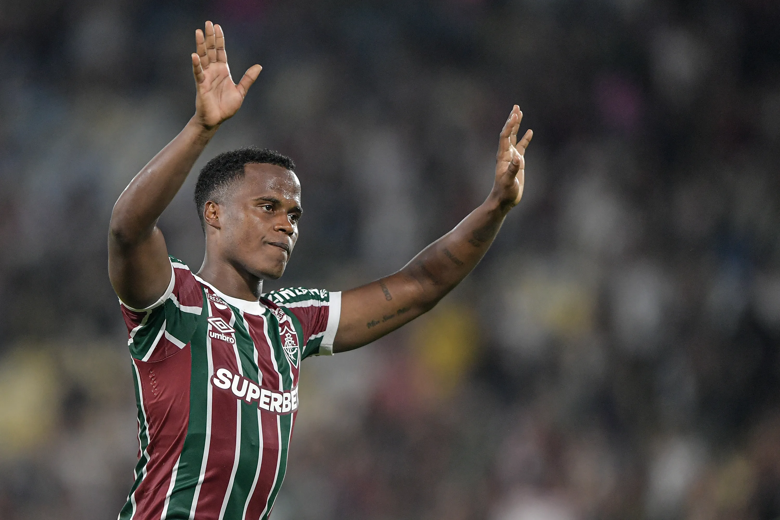 RJ – RIO DE JANEIRO – 17/07/2025 – BRASILEIRO A 2025, FLUMINENSE X CRUZEIRO – Jhon Arias jogador se despede como jogador do Fluminense durante partida contra o Cruzeiro no estadio Maracana pelo campeonato Brasileiro A 2025. Foto: Thiago Ribeiro/AGIF
