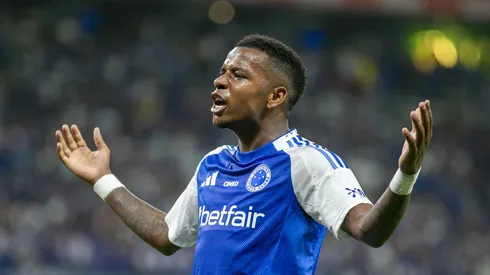 Keny Arroyo jogador do Cruzeiro durante partida contra o Fortaleza no estadio Mineirao pelo campeonato Brasileiro A 2025. Foto: Fernando Moreno/AGIF
