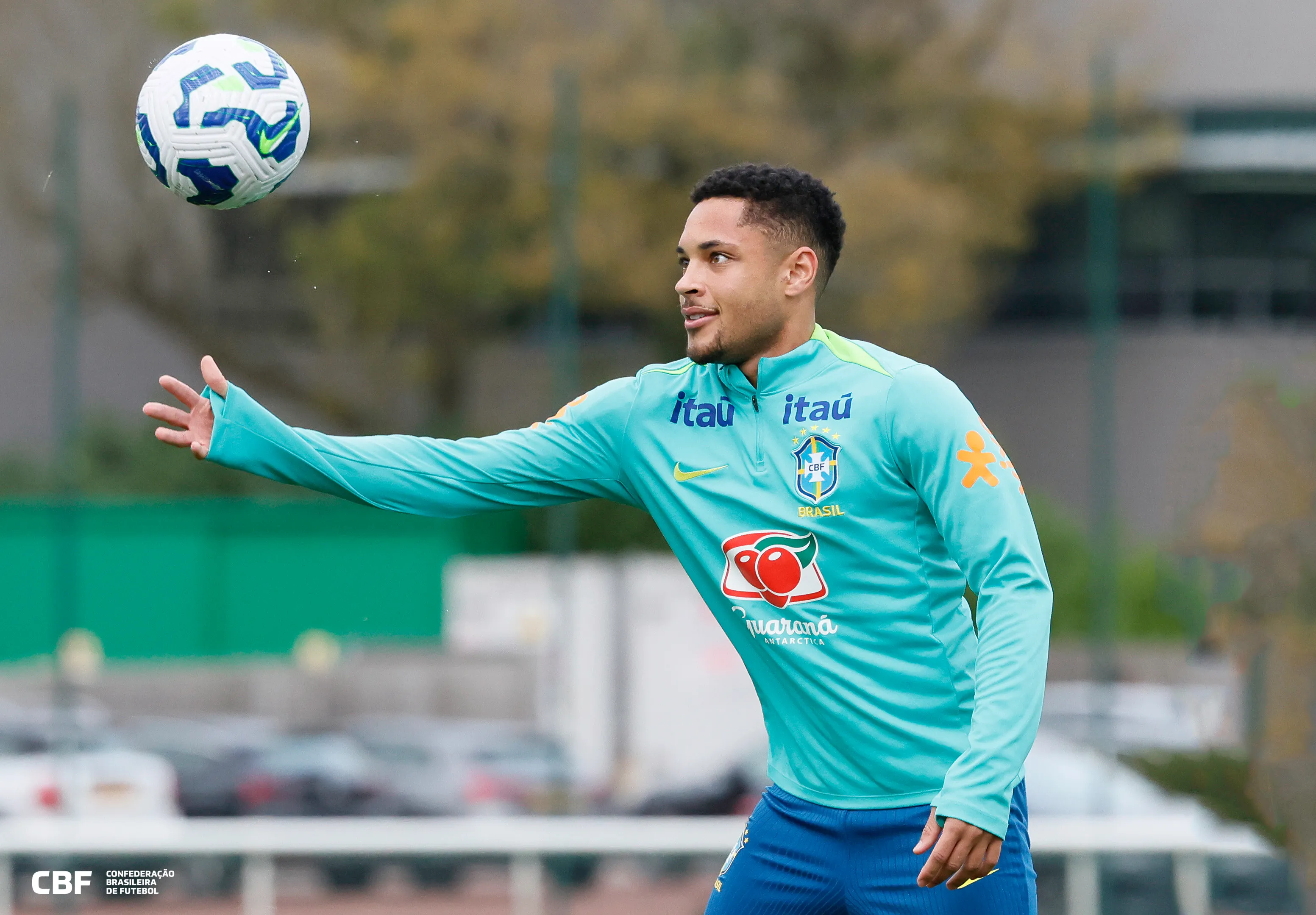 Vitor Roque em treino da Seleção Brasileira. Foto: Rafael Ribeiro / CBF