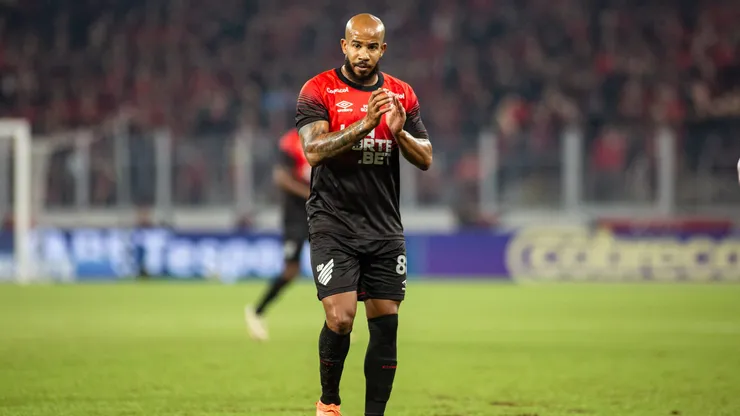 Patrick deverá ser titular do Athletico-PR contra a Ferroviária. Foto: AGIF