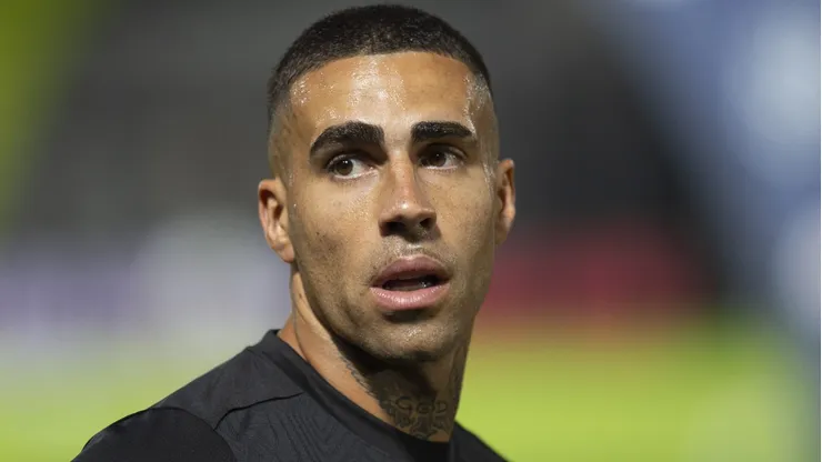 Gabriel durante partida contra o Corinthians no Campeonato Brasileiro de 2025.