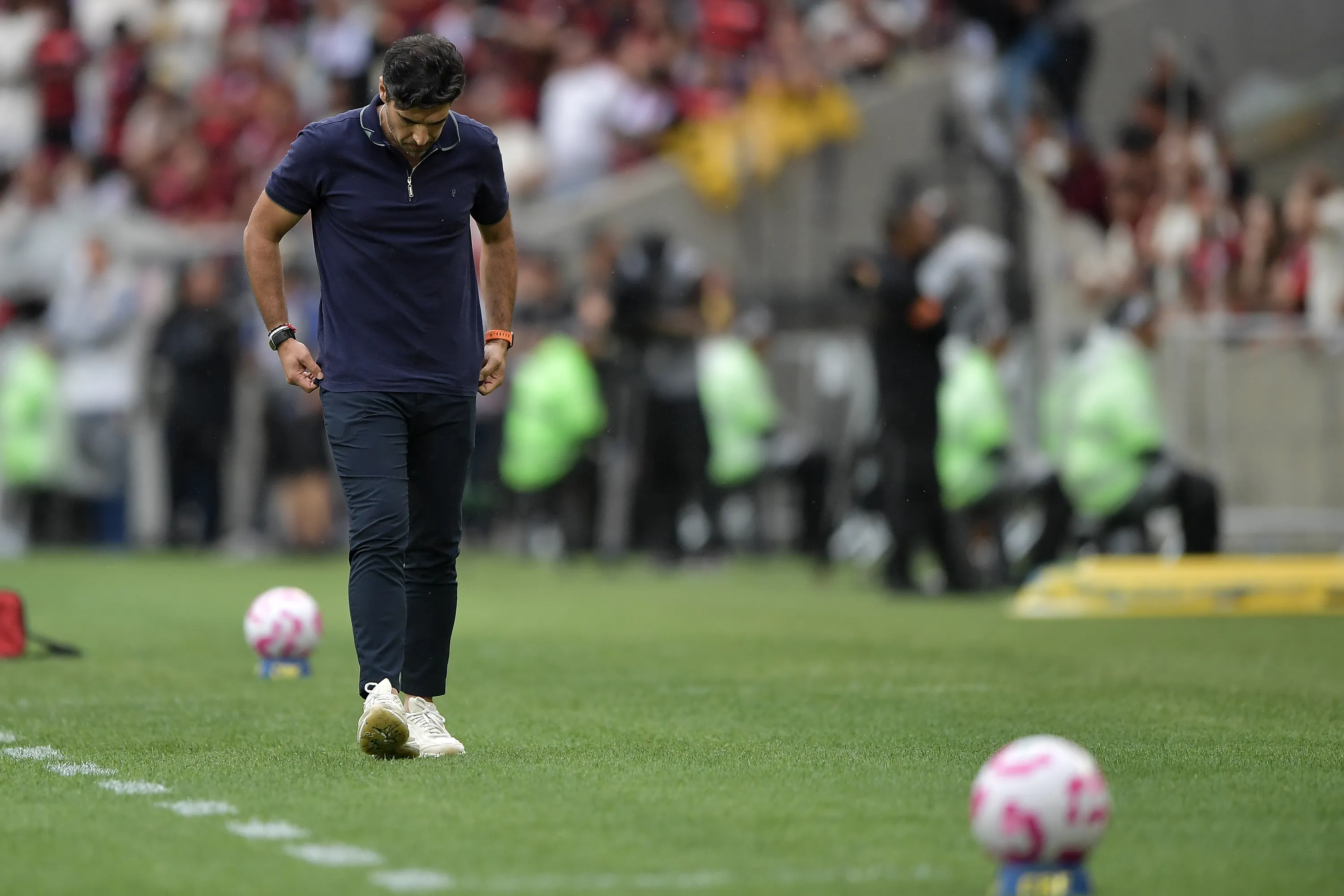 Abel Ferreira tecnico do Palmeiras durante partida contra o Flamengo no estadio Maracana pelo campeonato Brasileiro A 2025. Foto: Thiago Ribeiro/AGIF
