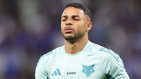 Wanderson durante aquecimento para partida contra o Internacional no Campeonato Brasileiro de 2025.