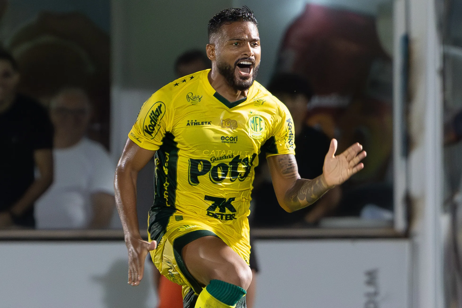 SP – MIRASSOL – 26/04/2025 – BRASILEIRO A 2025, MIRASSOL X ATLETICO-MG – REINALDO jogador do Mirassol comemora seu gol durante partida contra o Atletico-MG no estadio Jose Maria de Campos Maia pelo campeonato Brasileiro A 2025. Foto: Joisel Amaral/AGIF