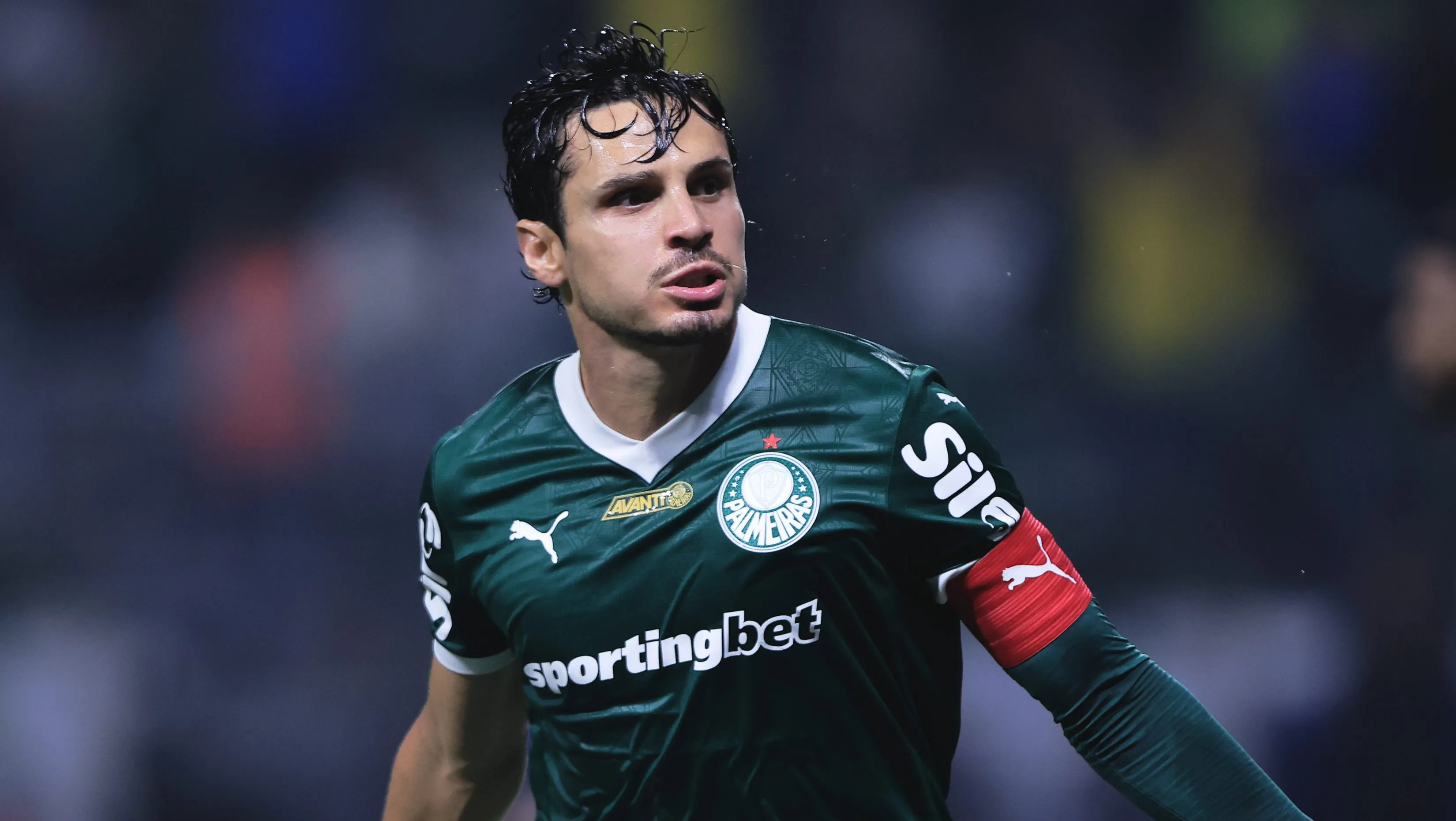 Raphael Veiga estará entre os tilares em Santos x Palmeiras. Foto: Ettore Chiereguini/AGIF