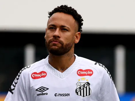 Torcida do Santos apoia Neymar após cobrança no CT