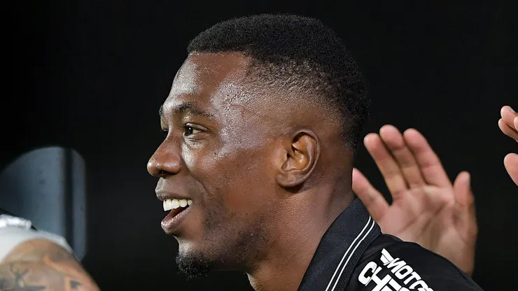 Cuesta jogador do Vasco comemora seu gol durante partida contra o Ceara no estadio Sao Januario pelo campeonato Brasileiro A 2025. Foto: Thiago Ribeiro/AGIF