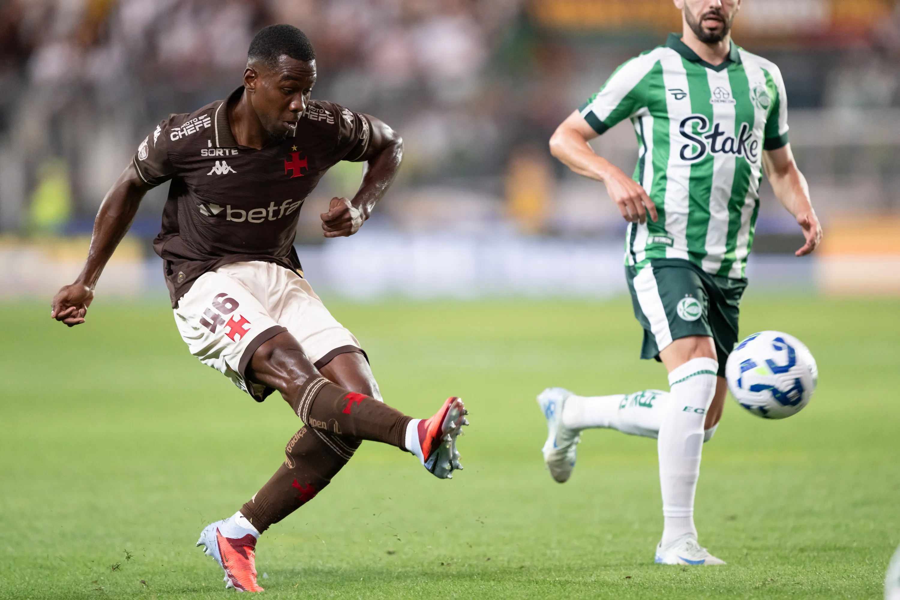 Cuesta pelo Vasco durante partida contra o Juventude no estadio Sao Januário pelo campeonato Brasileiro A 2025. Foto: Jorge Rodrigues/AGIF