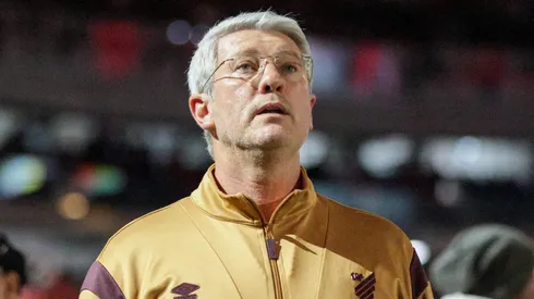 Odair Hellmann pode garantir o acesso do Athletico-PR