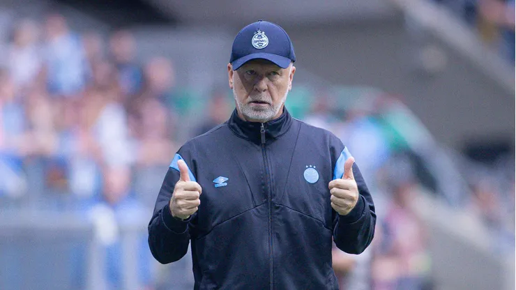 Mano Menezes tecnico do Gremio durante partida contra o Juventude no estadio Arena do Gremio pelo campeonato Brasileiro A 2025. Foto: Maxi Franzoi/AGIF