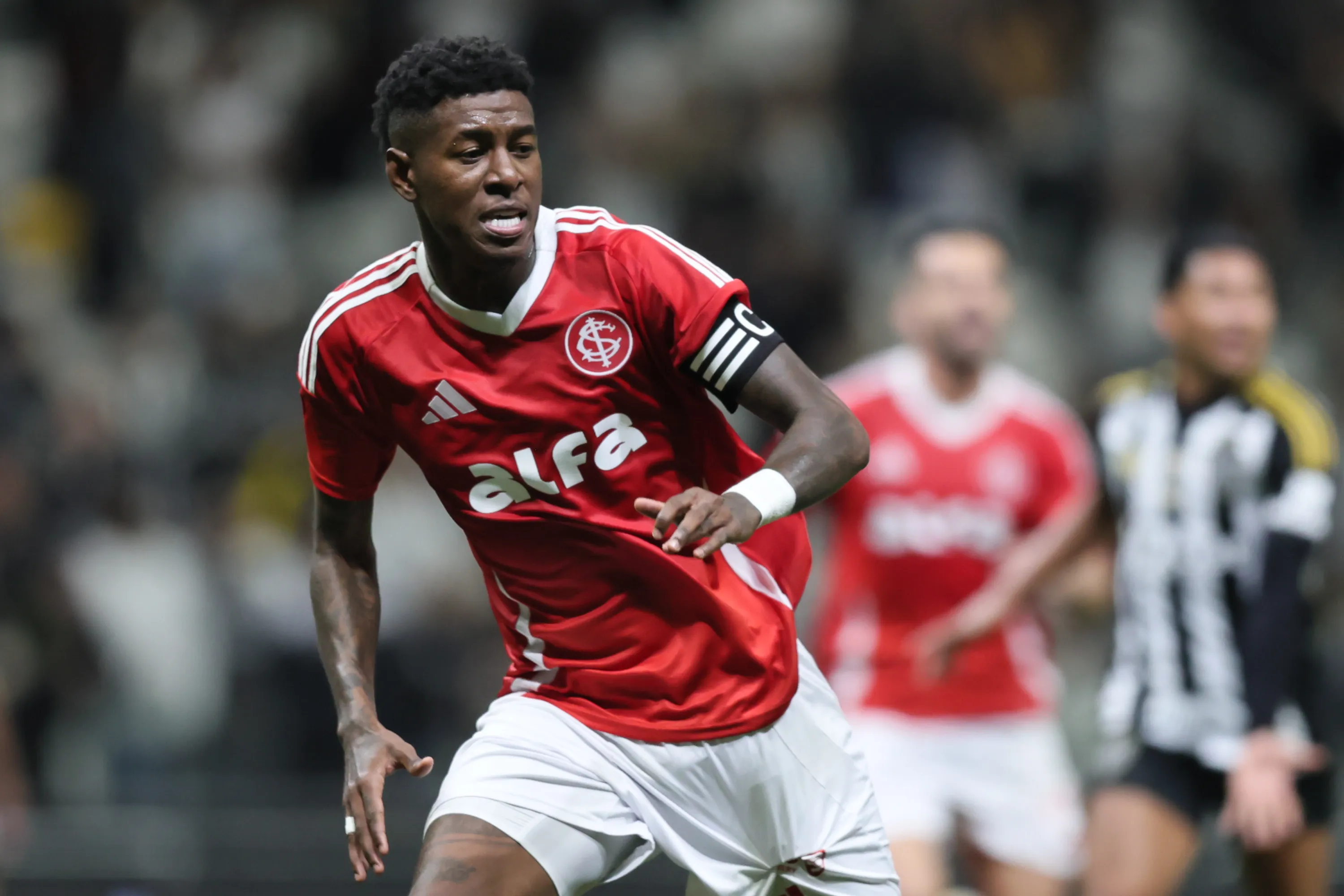 Vitão, jogador do Internacional durante partida contra o Atletico-MG – Foto: Gilson Lobo/AGIF