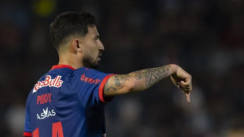 Pedro Henrique jogador do Bragantino durante partida contra o Santos no estadio Cicero De Souza Marques pelo campeonato Brasileiro A 2025. Foto: Anderson Romao/AGIF