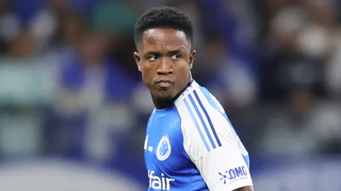 Luis Sinisterra em campo pelo Cruzeiro. Foto: Gilson Lobo/AGIF