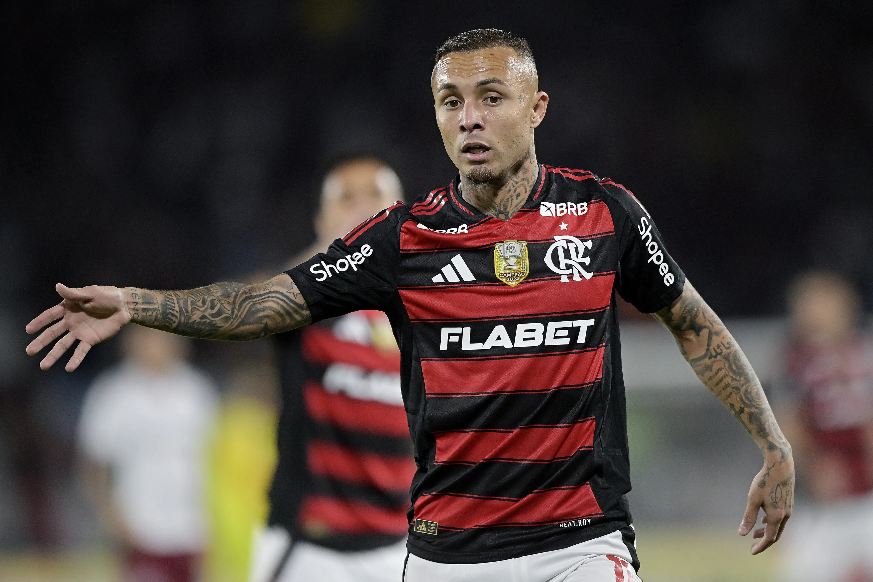 RJ – RIO DE JANEIRO – 20/07/2025 – BRASILEIRO A 2025, FLAMENGO X FLUMINENSE – Everton Cebolinha jogador do Flamengo durante partida contra o Fluminense no estadio Maracana pelo campeonato Brasileiro A 2025. Foto: Alexandre Loureiro/AGIF