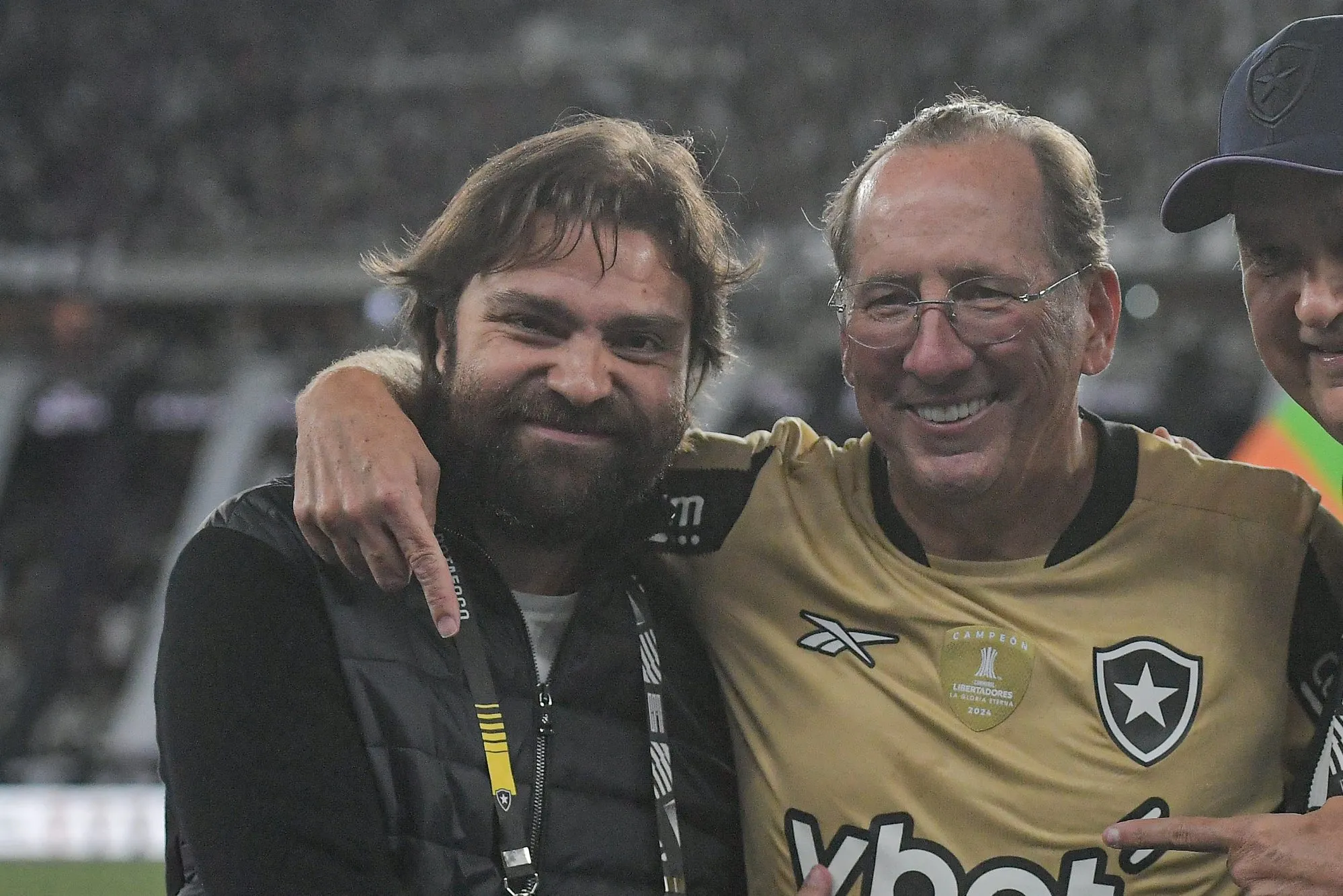 RJ – RIO DE JANEIRO – 11/09/2025 – COPA DO BRASIL 2025, BOTAFOGO X VASCO – Joao Paulo Magalhaes atual presciente, John Textor CEO e Durcesio Mello ex presidente do Botafogo durante partida contra o Vasco no estadio Engenhao pelo campeonato Copa Do Brasil 2025. Foto: Thiago Ribeiro/AGIF