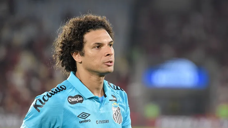 Willian Arao jogador do Flamengo durante partida contra o Santos no estádio Maracanã pelo campeonato Brasileiro A 2025. Foto: Thiago Ribeiro/AGIF