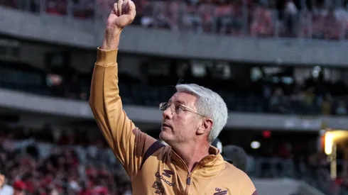 Odair Hellmann tecnico do Athletico-PR durante partida contra o Volta Redonda no estadio Arena da Baixada pelo campeonato Brasileiro B 2025. Foto: Robson Mafra/AGIF