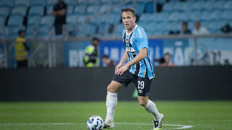Arthur, meia do Grêmio. Foto: Maxi Franzoi/AGIF