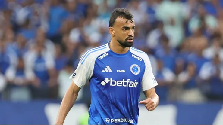Fabricio Bruno jogador do Cruzeiro durante partida contra o Fluminense no estadio Mineirao pelo campeonato Brasileiro A 2025. Foto: Gilson Lobo/AGIF