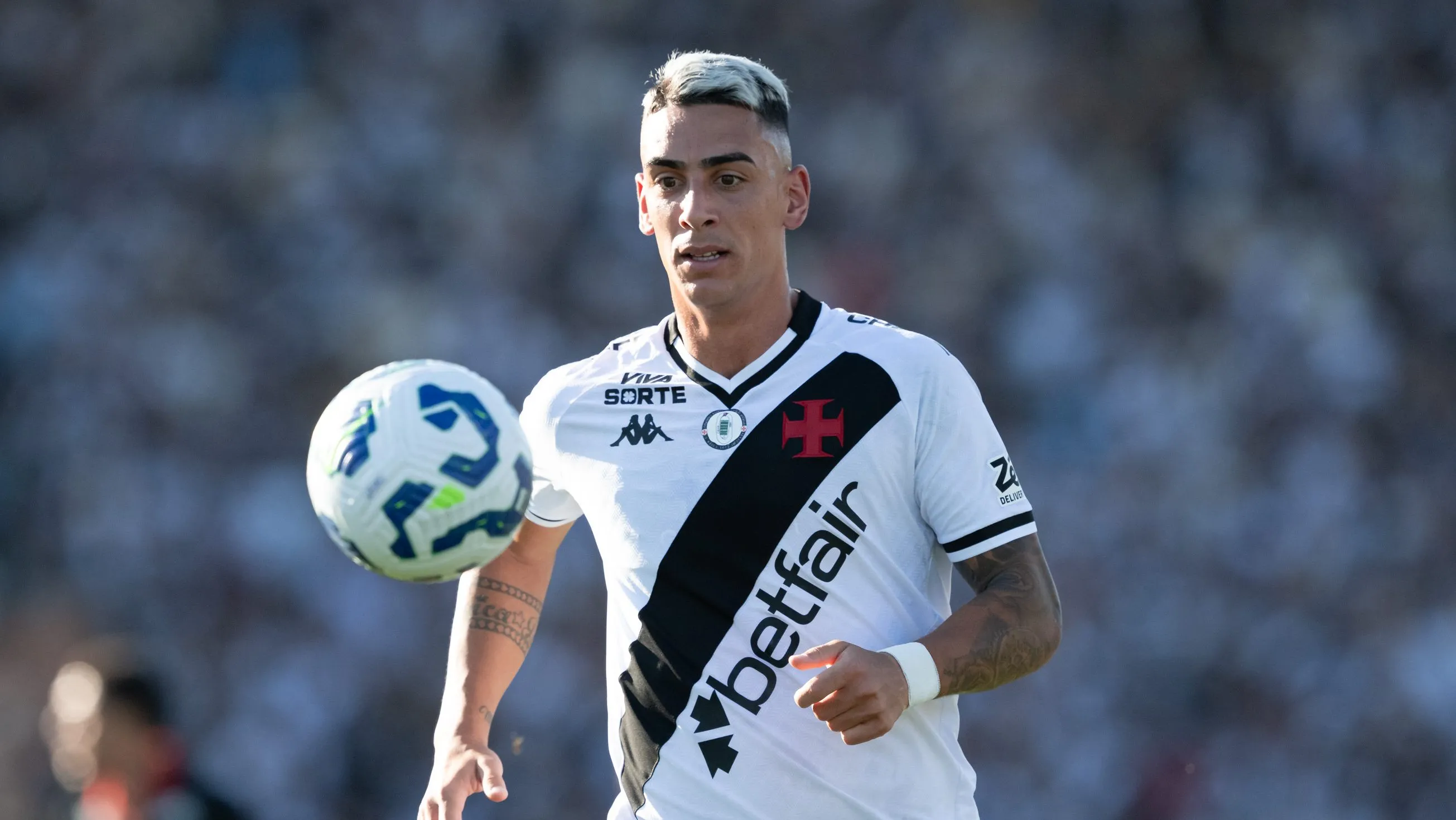 Puma Rodriguez jogador do Vasco durante partida contra o Vitoria no estadio Sao Januario pelo campeonato Brasileiro A 2025. Foto: Jorge Rodrigues/AGIF