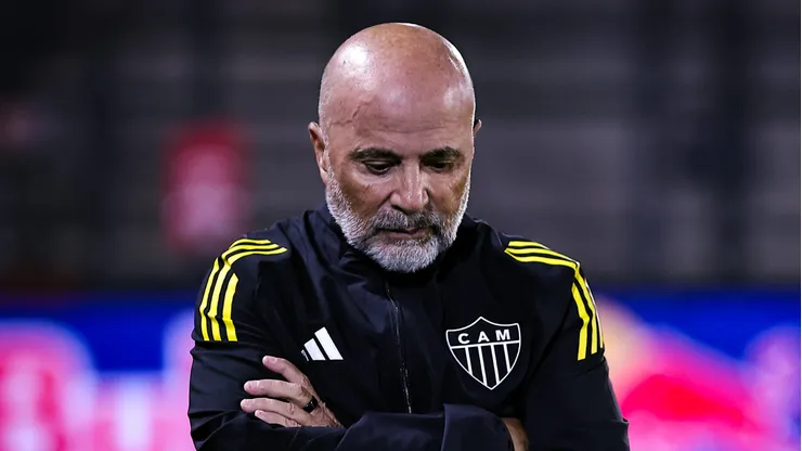 Jorge Sampaoli tecnico do Atletico-MG durante partida contra o Bragantino no estadio Cicero De Souza Marques pelo campeonato Brasileiro A 2025. Foto: Fabio Giannelli/AGIF