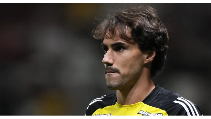 Igor Gomes se desculpa por expulsão em Bragantino x Atlético-MG