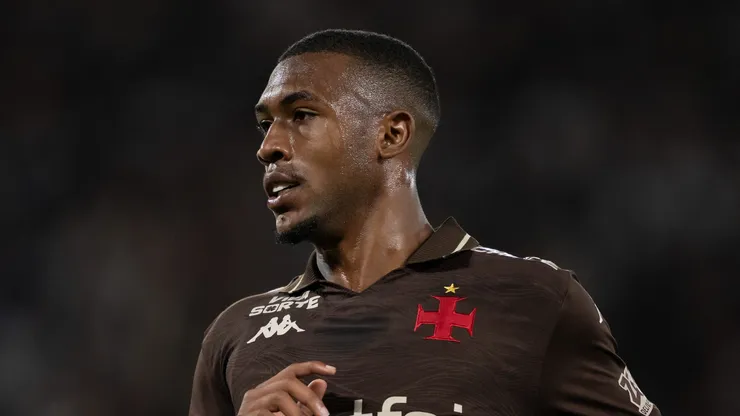 Rayan jogador do Vasco comemora seu gol durante partida contra o Fluminense no estadio Maracana pelo campeonato Brasileiro A 2025. Foto: Jorge Rodrigues/AGIF