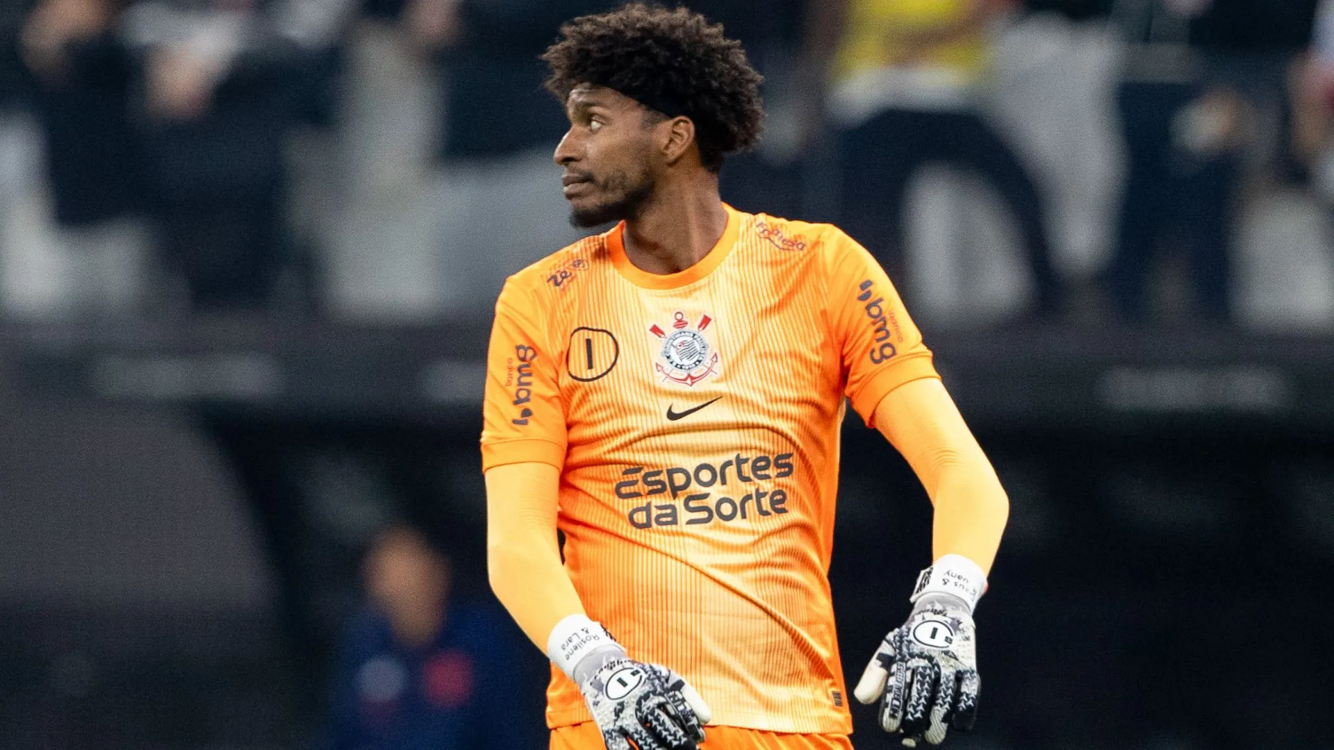 Hugo Souza deve atuar em Corinthians x São Paulo