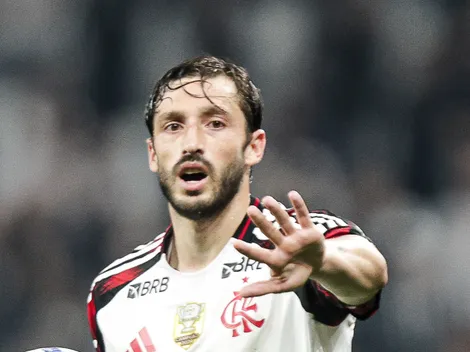 Matías Viña admite dificuldade para ter minutos no Flamengo