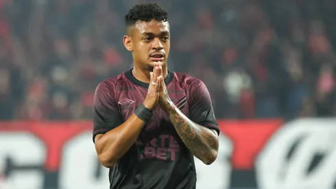 Léo Derik, lateral-esquerdo do Athletico-PR