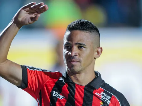 Erick afirma que quer renovar com o Vitória e projeta duelo com o Palmeiras