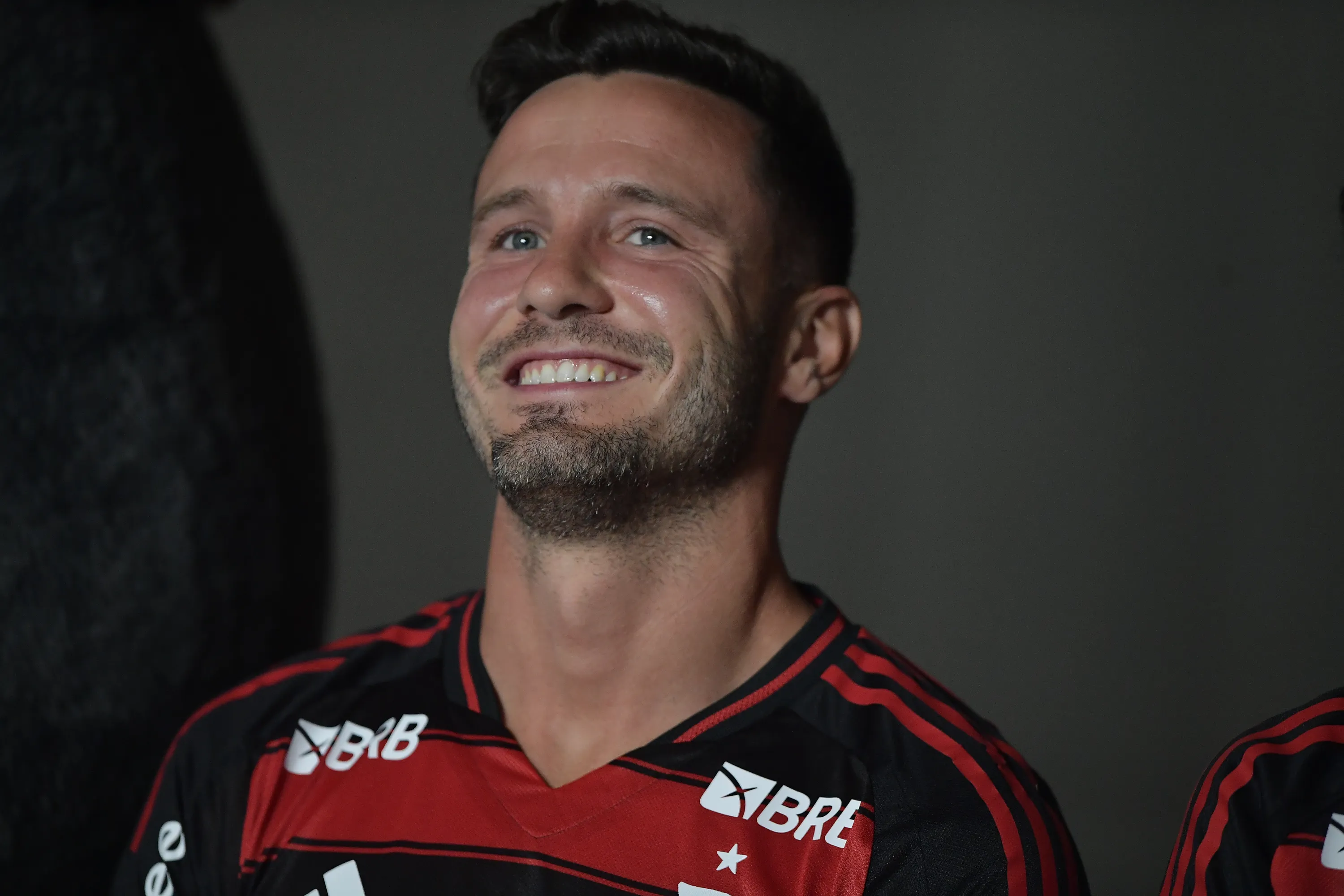 RJ – RIO DE JANEIRO – 27/07/2025 – BRASILEIRO A 2025, FLAMENGO X ATLETICO-MG – Saul jogador do Flamengo antes da partida contra o Atletico-MG no estadio Maracana pelo campeonato Brasileiro A 2025. Foto: Thiago Ribeiro/AGIF