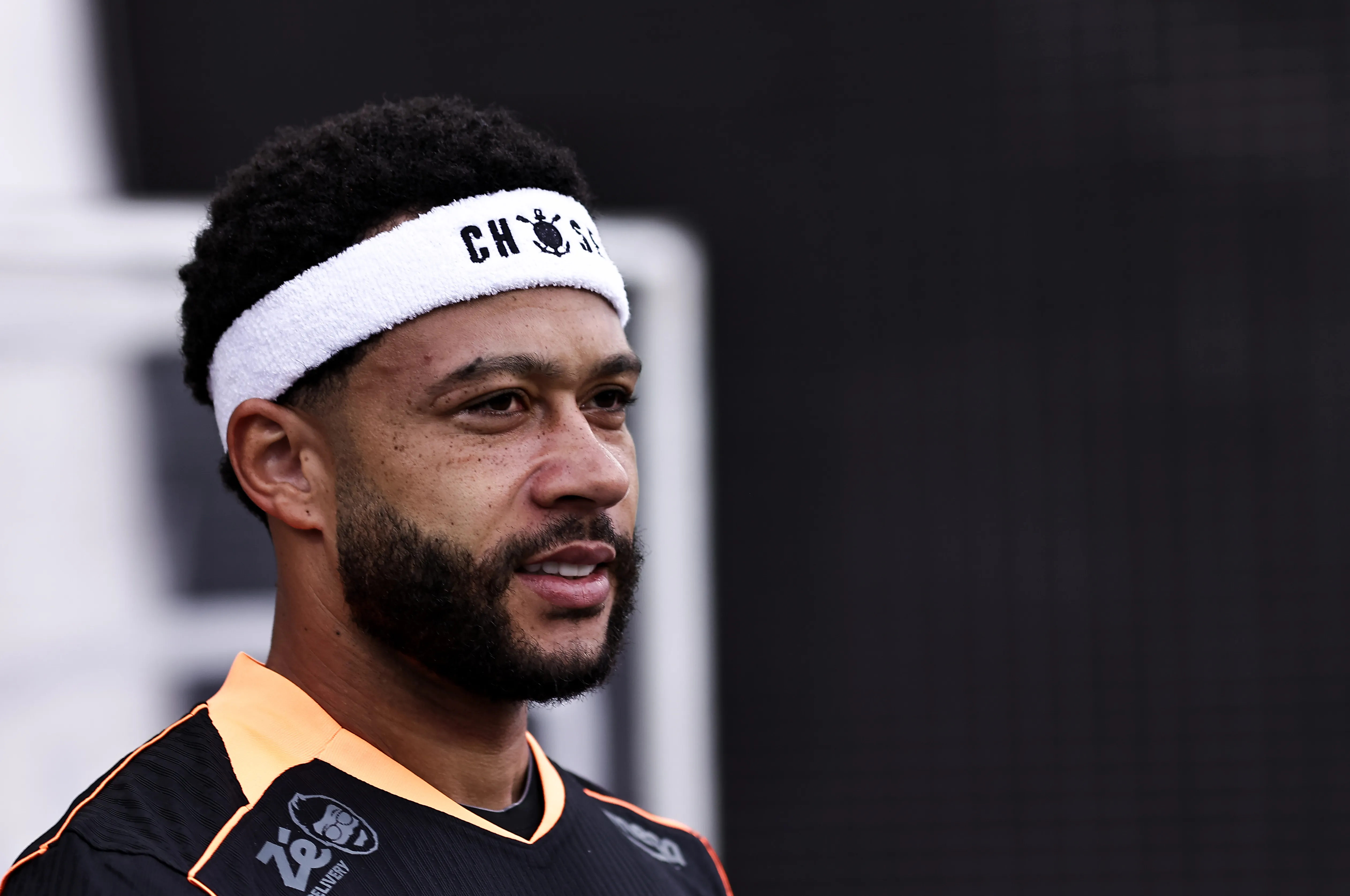 SP – SAO PAULO – 09/11/2025 – BRASILEIRO A 2025, CORINTHIANS X CEARA – Memphis Depay Jogador do Corinthians durante entrada em campo para partida contra o Ceara no estadio Arena Corinthians pelo campeonato Brasileiro A 2025. Foto: Fabio Giannelli/AGIF