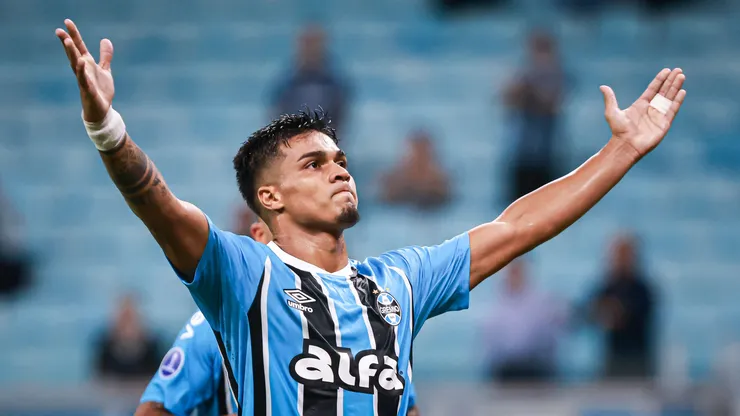 Arezo, atacante do Grêmio, pode ser negociado com o Peñarol
