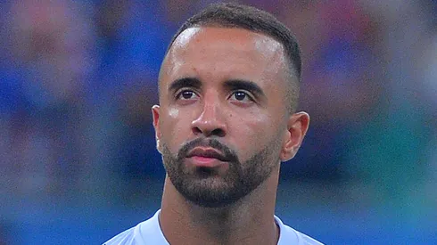 Caio Alexandre celebra retorno aos gramados no Bahia