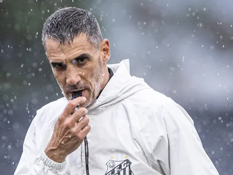 Torcedores do Santos sugerem escalação ideal através de faixa